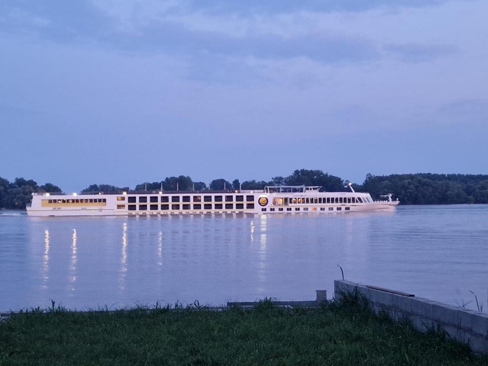 Beli Dvor Na Dunavu Holiday home *