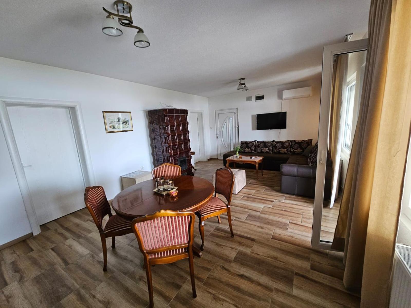 Beli Dvor Na Dunavu Holiday home *